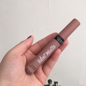 Victorias Secret Velvet Matte cream lip stain